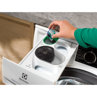 Efektívne a rýchle pranie pri nízkych teplotách so zásuvkou UniversalDose*
